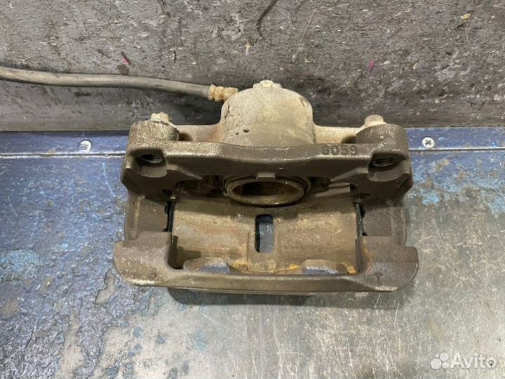 Суппорт передний левый Nissan X-Trail T31