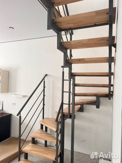 Лестница из металла межэтажная в дом