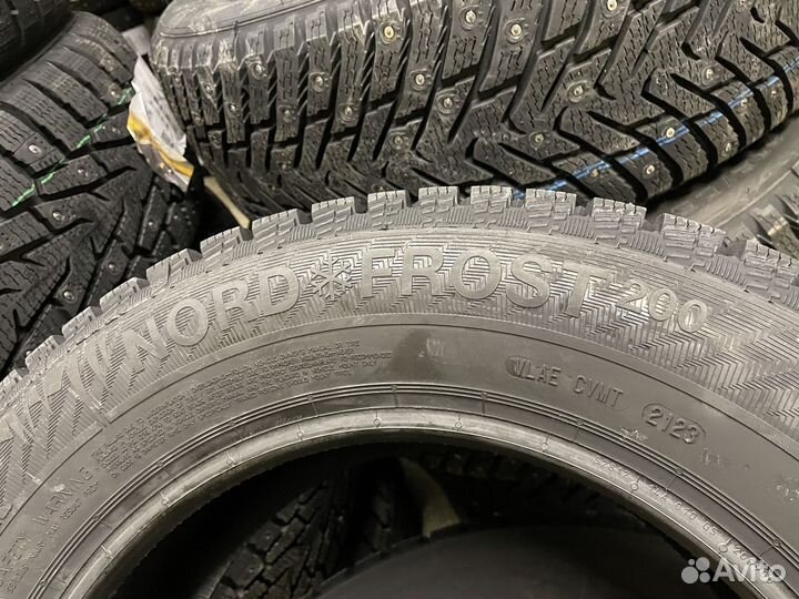 Gislaved Nord Frost 200 215/55 R17 98T