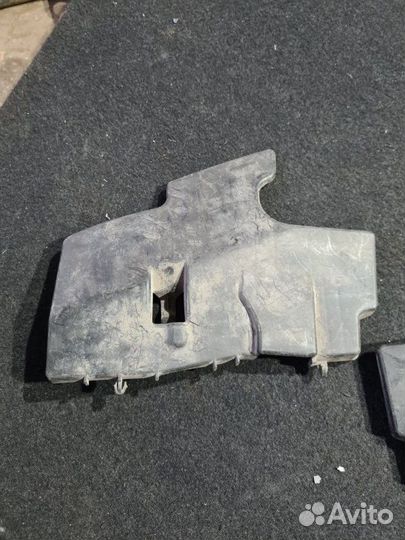 Дефлектор радиатора Toyota Corolla E150 1.6 1ZR-FE