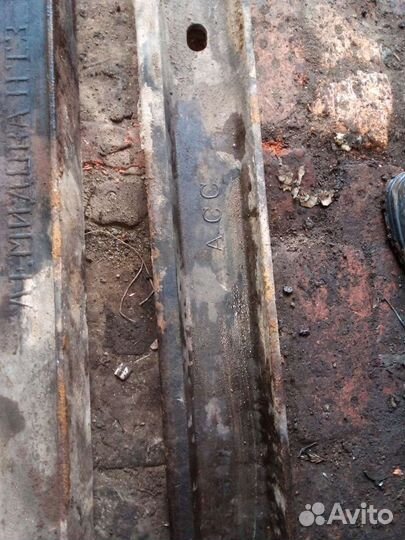 Рельс старинный