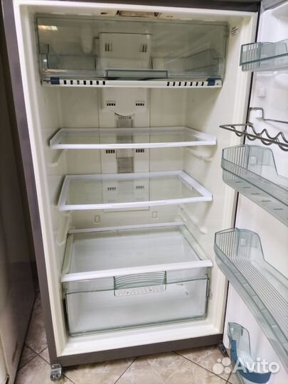 Холодильник Whirlpool No Frost широкий