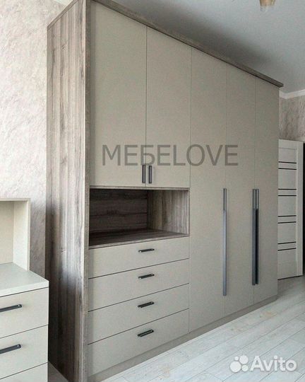 Шкаф распашной на заказ в рассрочку в прихожую