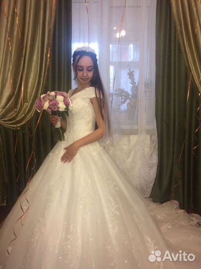 Свадебное платье