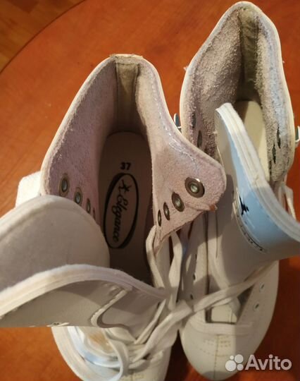 Коньки фигурные женские 37 размер