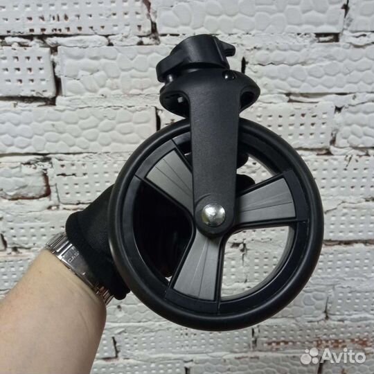 Колеса с вилкой для прогулочной коляски