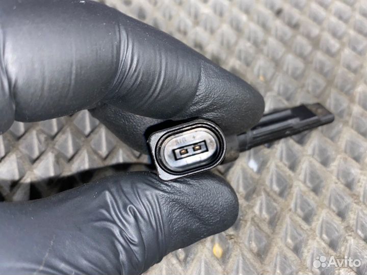 Датчик ABS левый Audi Q5 8R cdnc 2009