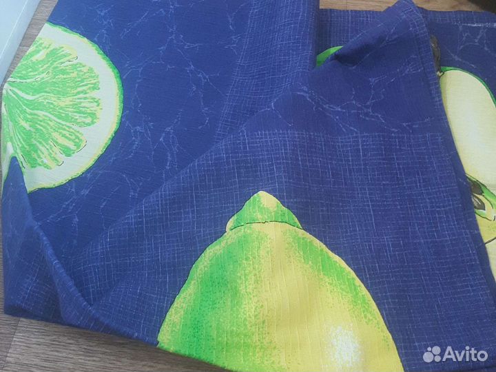 Синяя скатерть на стол