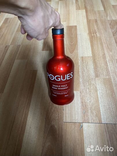 Пустые бутылки из под алкоголя Виски