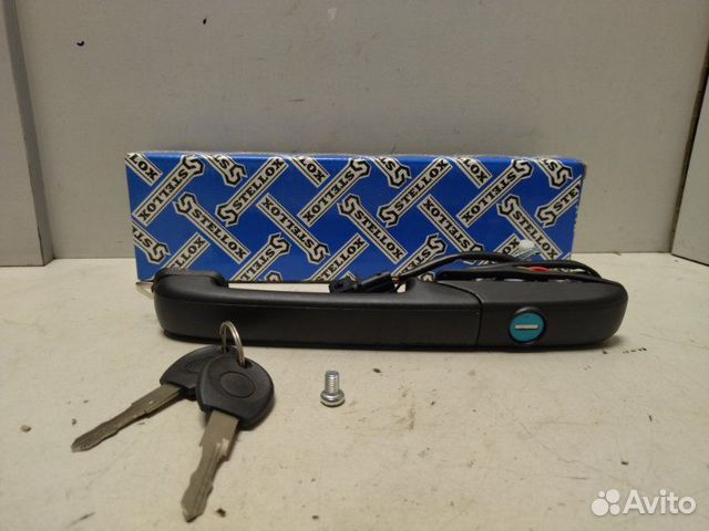 Ручка двеpи передней правой Volkswagen Passat B4