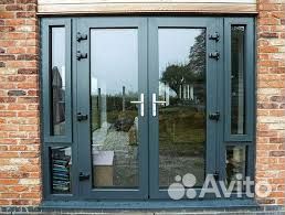 Дверь алюминиевая со стеклом