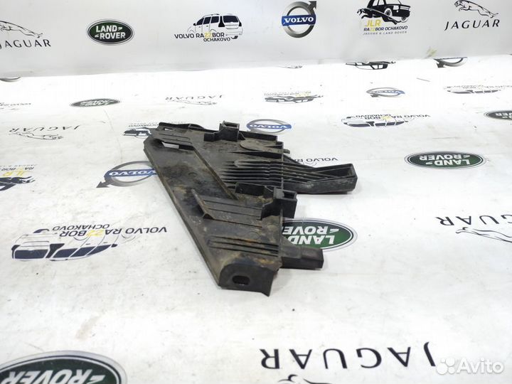 Кронштейн крепления левой фары LR Freelander 2