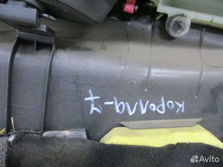 Обшивка двери Тойота Королла 150