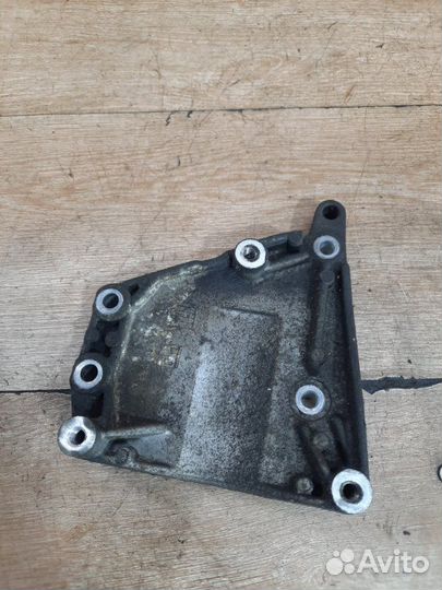 Кронштейн кондиционера Opel Astra H 5дв хечбек