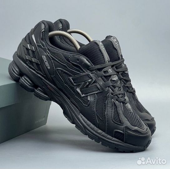 Черные New Balance 1906