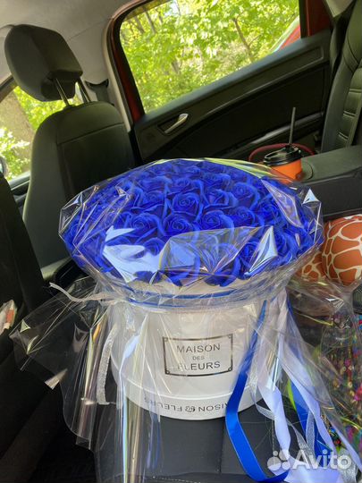 Синие розы в наличии. Букет 101, 81 мыльная роза