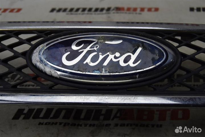 Решетка радиатора Форд Фиеста 5