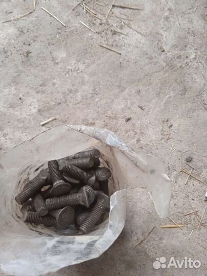 Болт на плуг