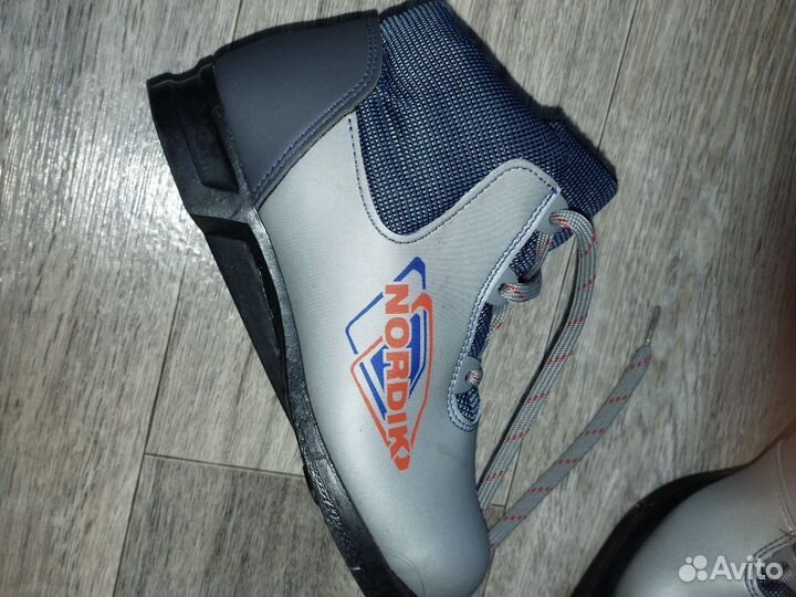 Лыжные ботинки