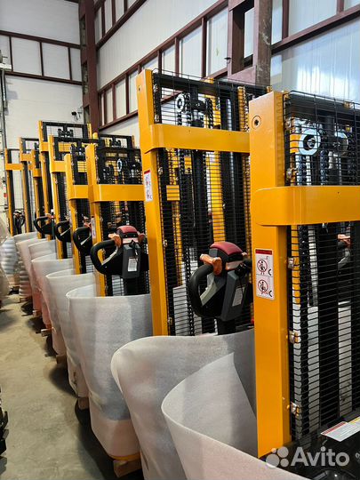 Самоходный штабелер Chl