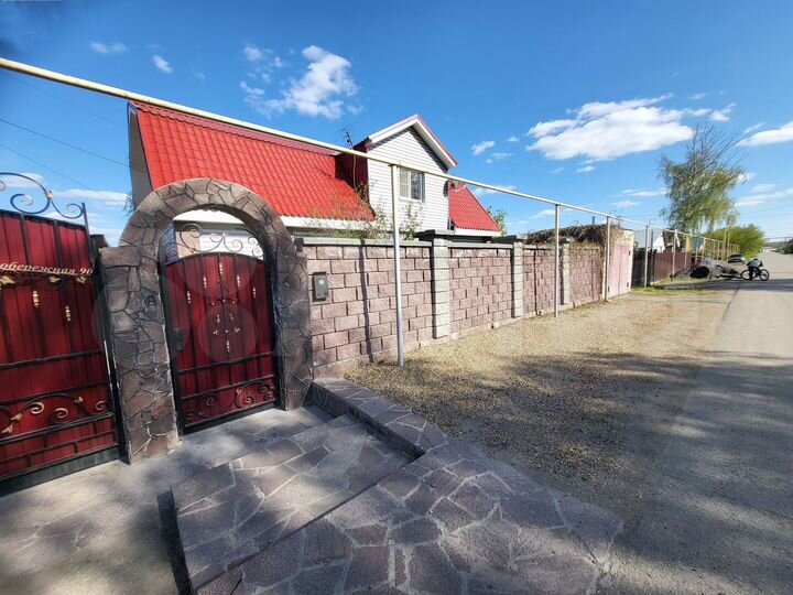 Дом 198,2 м² на участке 13,3 сот.