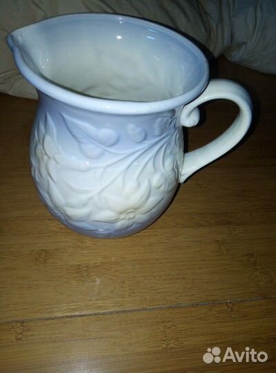 Кувшины и посуда фарфоровые