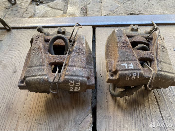 Суппорт передний оригинал VAG Tiguan