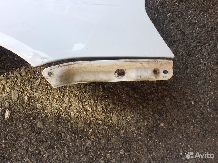 Крыло переднее правое priora