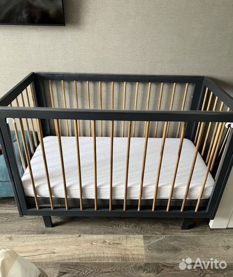 Кроватка детская с матрасом 120 на 60