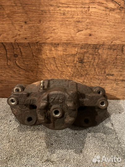 Суппорт передний левый mitsubishi lancer 9