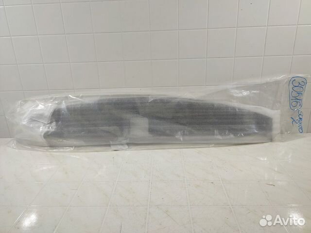 Накладка замка капота передняя Kia Sorento 2