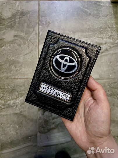 Автообложка из кожи с госномером машины