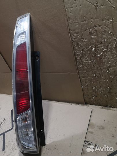 Фонарь левый Nissan Serena C26