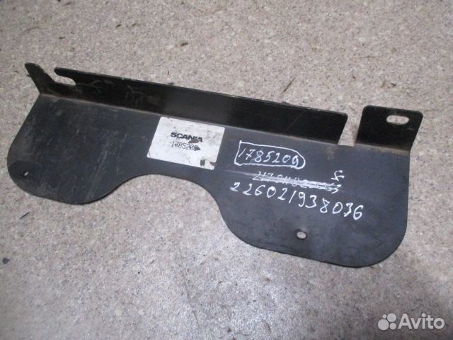 Кронштейн крепления холодильника левый Scania 1785