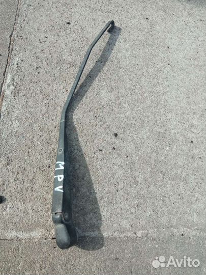 Mazda MPV поводок заднего дворника