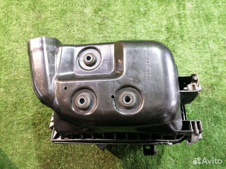 Корпус воздушного фильтра Toyota Corolla Fielder