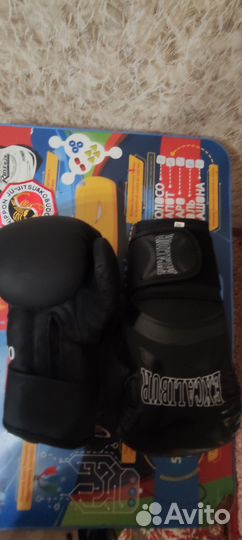 Боксерские перчатки 10oz