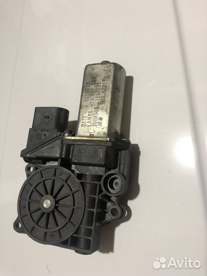 Моторчик стеклоподъемника задний левый