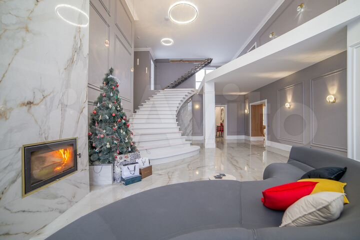 Коттедж 497 м² на участке 9 сот.