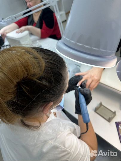 Маникюр с покрытием гель- лаком