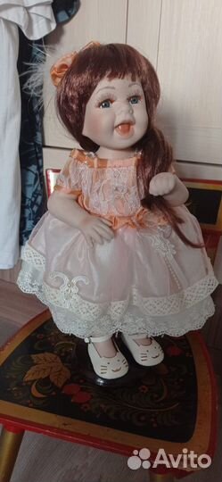 Кукла фарфоровая