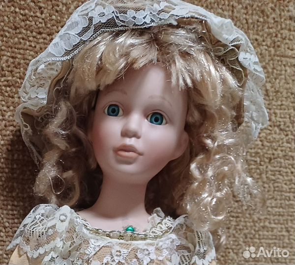 Кукла фарфоровая 40 см