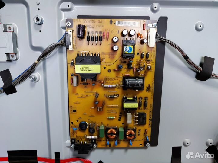 Телевизор LG 42LS570T (Разбор)(По запчастям)