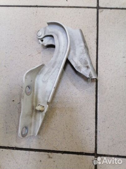 Петля капота правая Mitsubishi Outlander 2