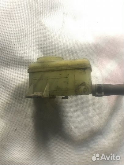 Бачок для тормозной жидкости Toyota Ipsum SXM10G