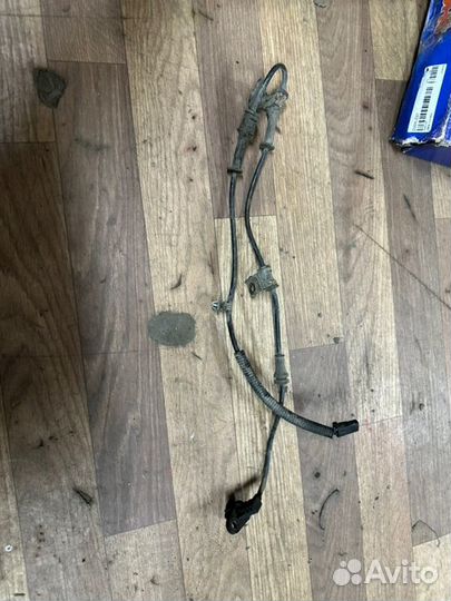 Датчик ABS передний правый Hyundai Solaris 1