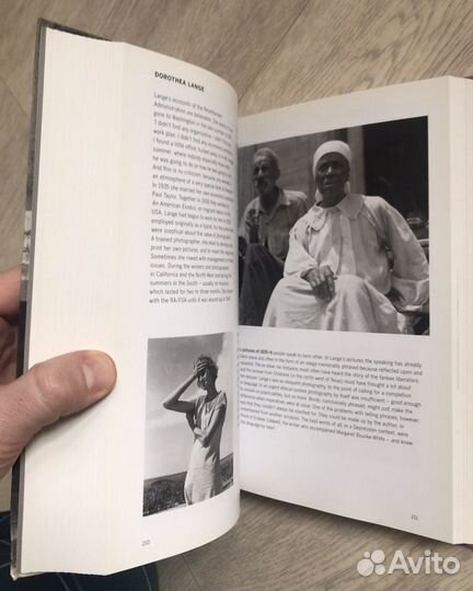 Книга How to read photograph, Ian Jeffrey