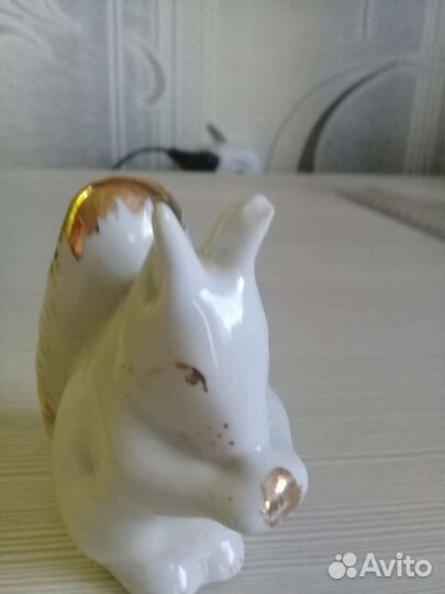 Статуэтка белка