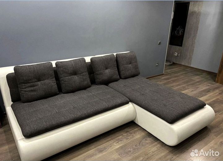 Угловой диван белый hoff Б/У