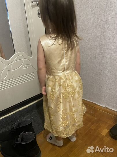 Нарядное платье 98